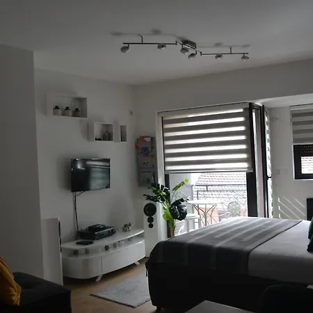 Urban Apartment Ni Екстериор снимка