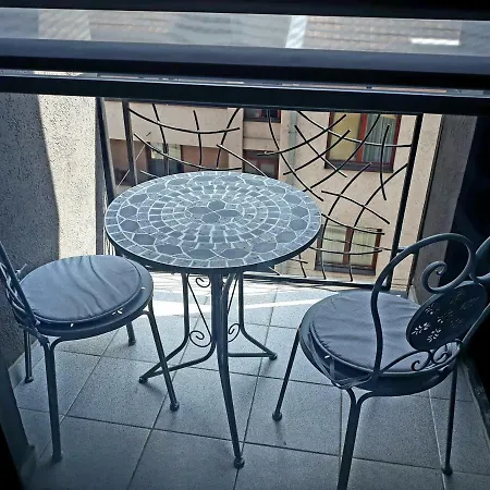 Urban Apartment Ni Екстериор снимка