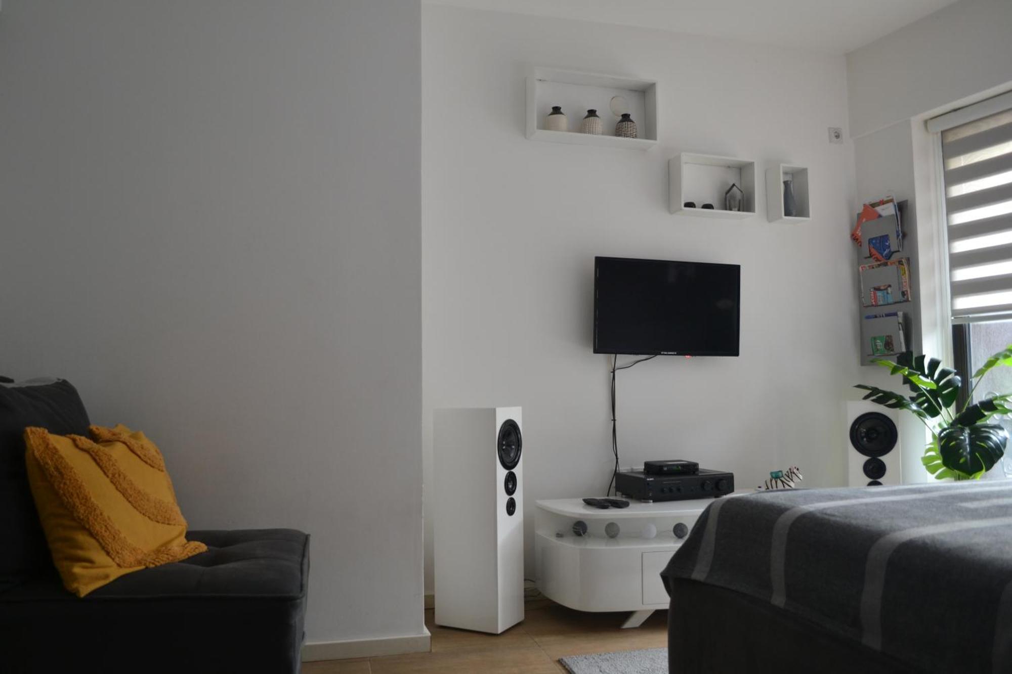 Urban Apartment *