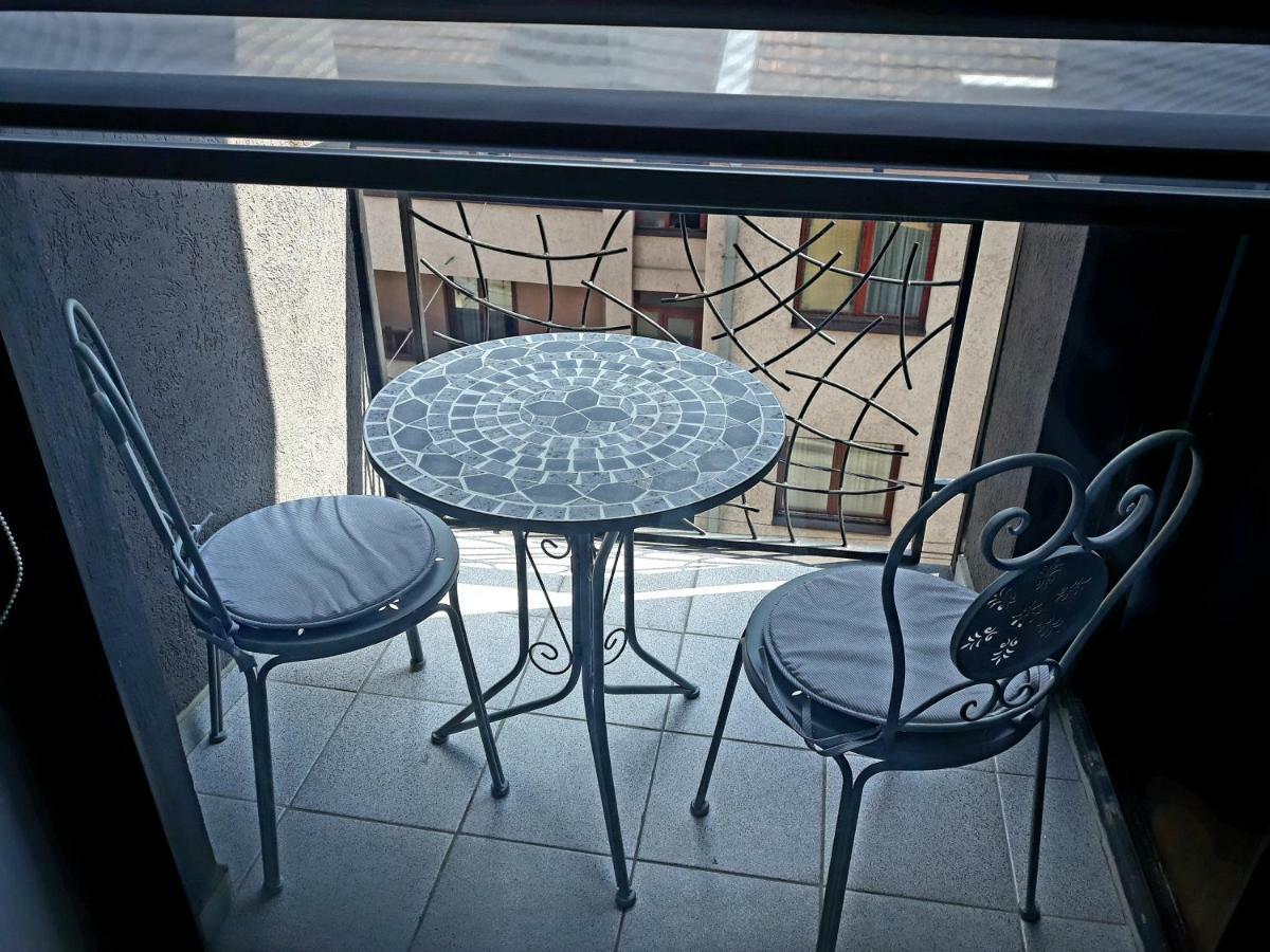 Urban Apartment *